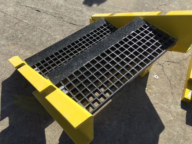 icomposite-molded-fiberglass-grating-03 icomposite-molded-fiberglass-grating-03